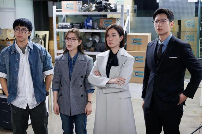 《新闻女王2》佘诗曼穿Ralph Lauren走路带风！